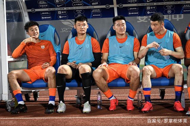 詹姆斯静候湖人报价：大牌球星的谈判艺术！